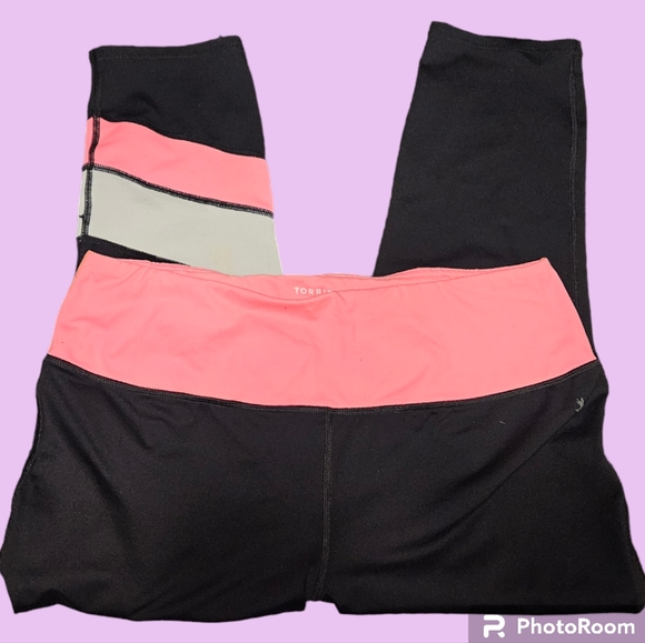Torrid Black Colorblock Cropped Active Legging - Picture 2 of 9